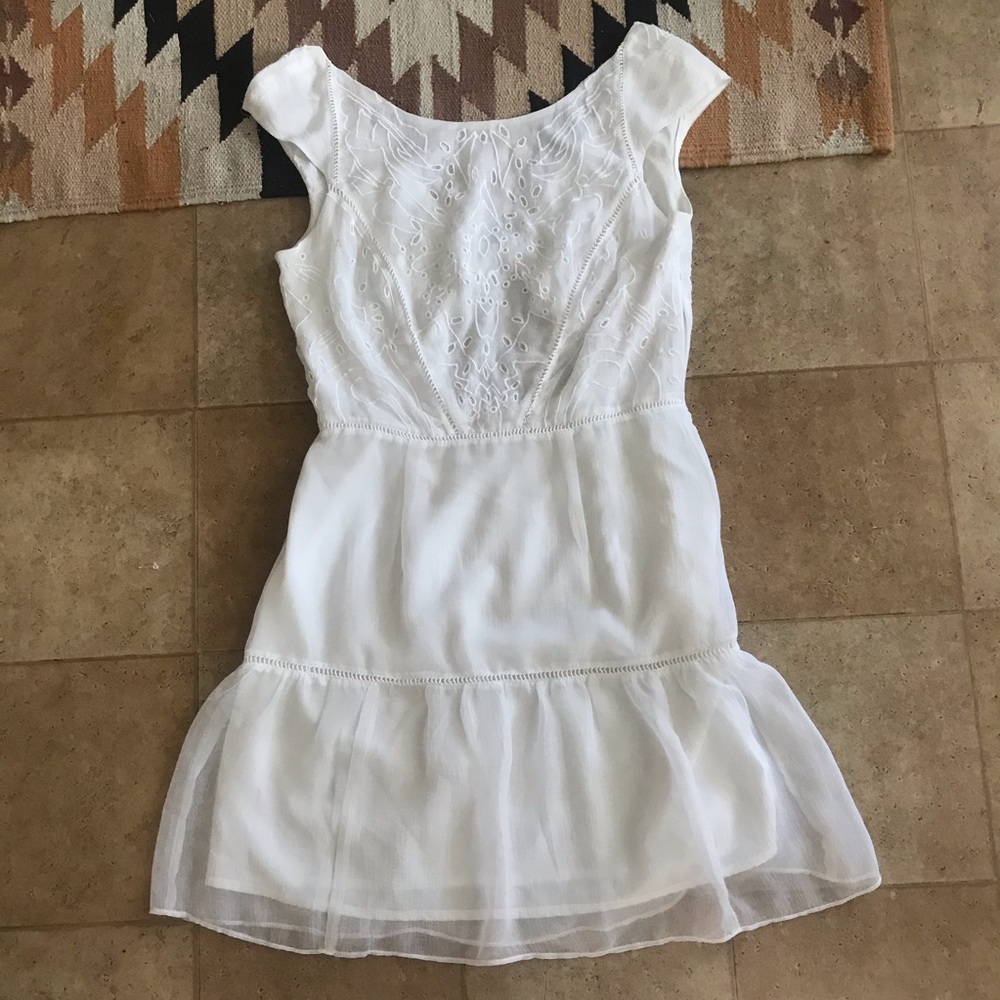 🛍 Beautiful White Eyelet Dress by Kimchi Blue!